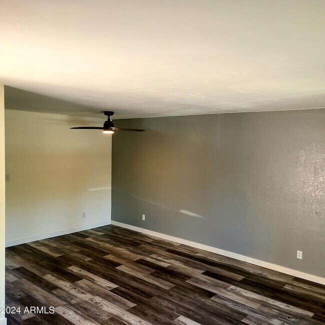 Building Photo - 4211 E Palm Ln