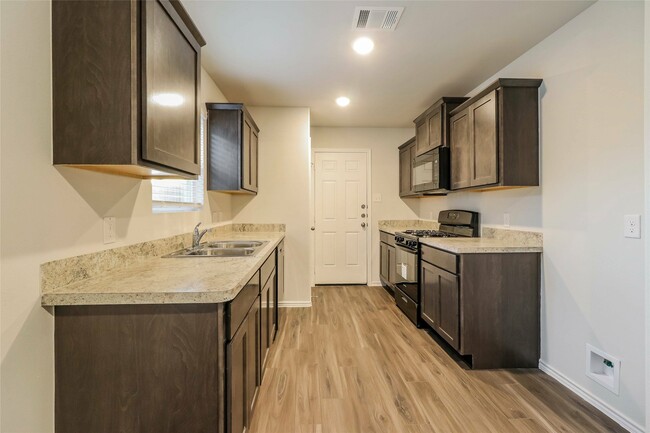 Building Photo - 2245 Onyx Ln