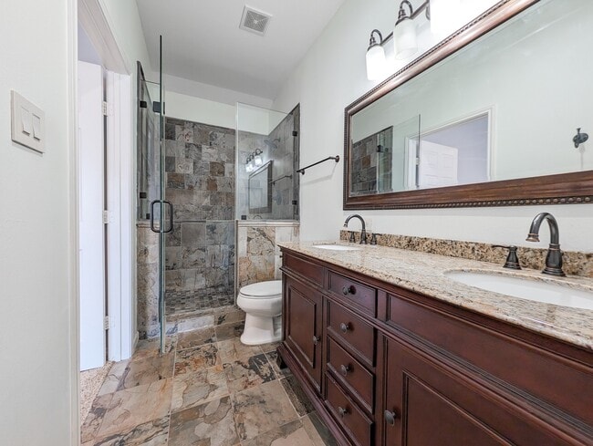 Building Photo - 1131 W 24th St