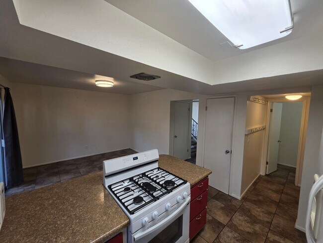 Building Photo - 3885 N Fanning Dr