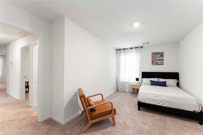 Building Photo - 408 Elaine Vly Dr