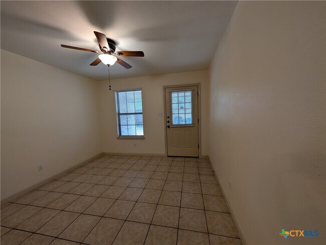 Building Photo - 1134 Misty Acres Dr