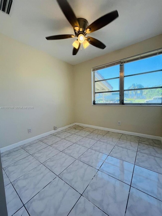 Building Photo - 5654 NE 5th Ave