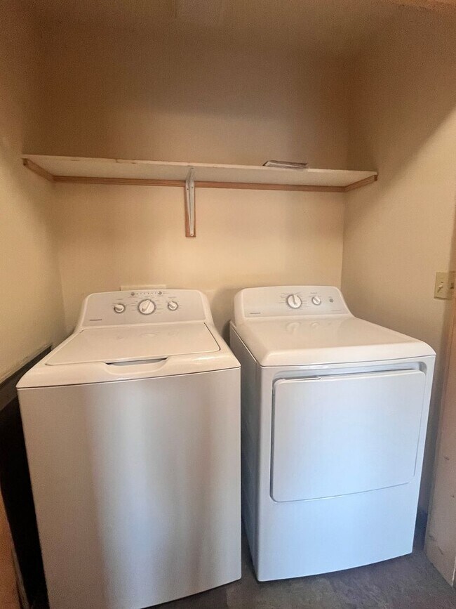 Building Photo - Long Term Lease available near Glenshire- $3800