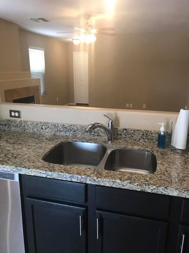 Building Photo - 3-bedroom, 2-bath on oversized lot