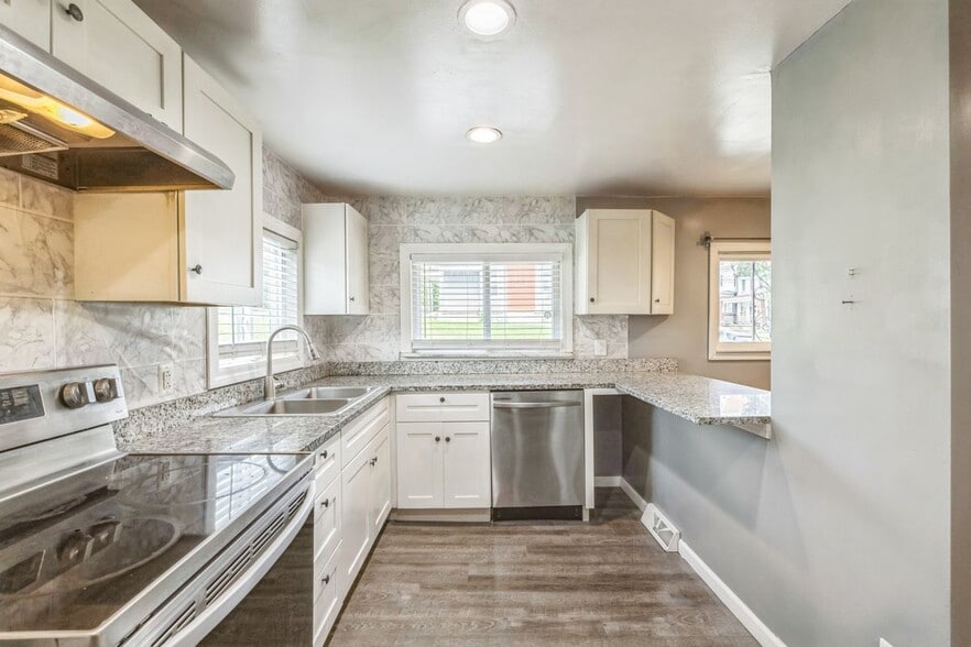 Building Photo - 2318 Eccles St