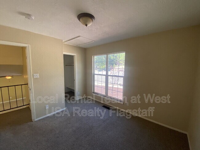 Building Photo - 1607 N Prairie Way