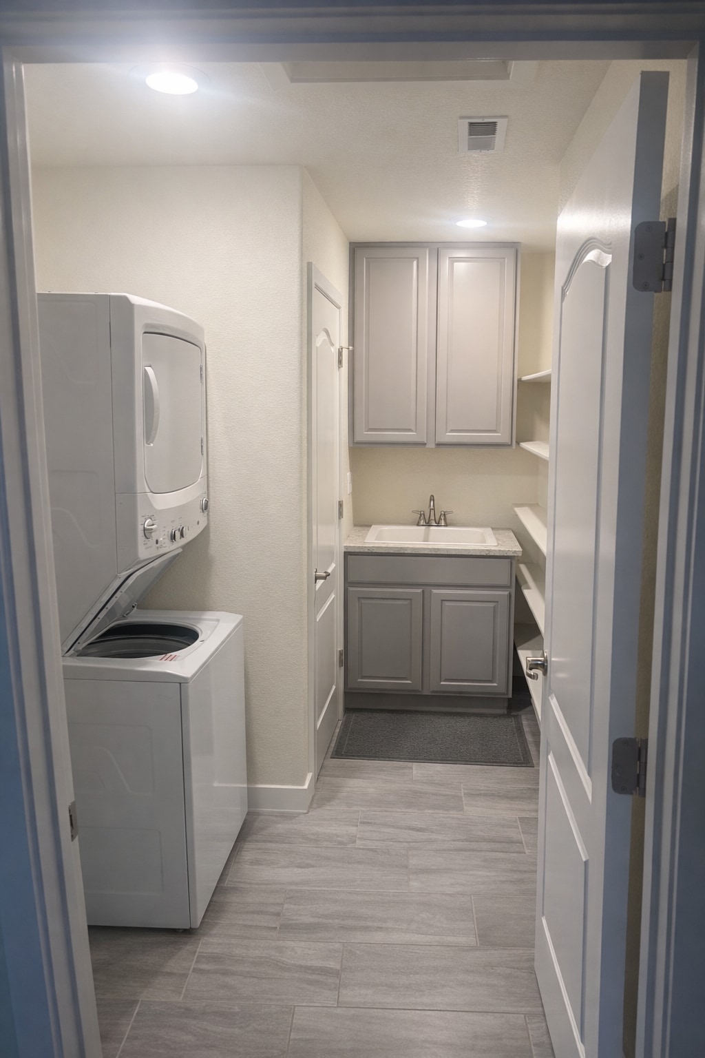 Building Photo - 6971 Hyland Hills St