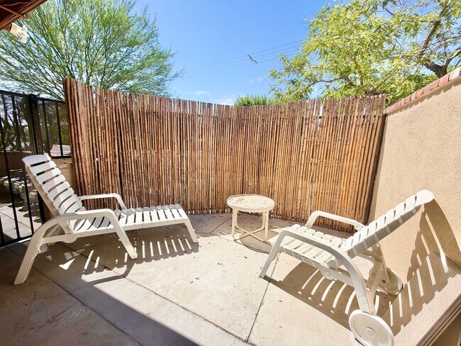 Building Photo - AVAILABLE NOW!! Studio Apartment in Palm Springs!