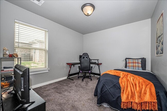 Building Photo - 10300 Glover River Dr