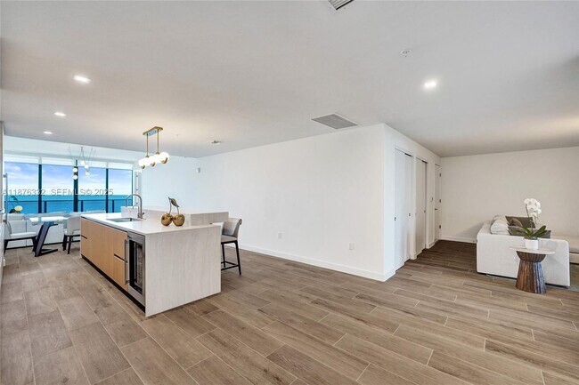 Building Photo - 900 N Ocean Blvd