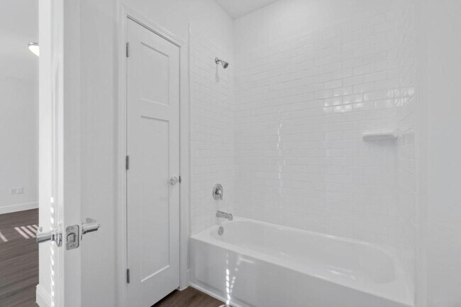Building Photo - 513 Hill Ln