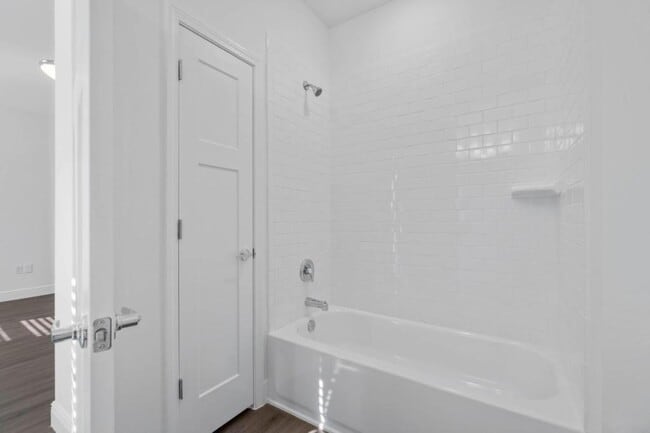 Building Photo - 529 Hill Ln