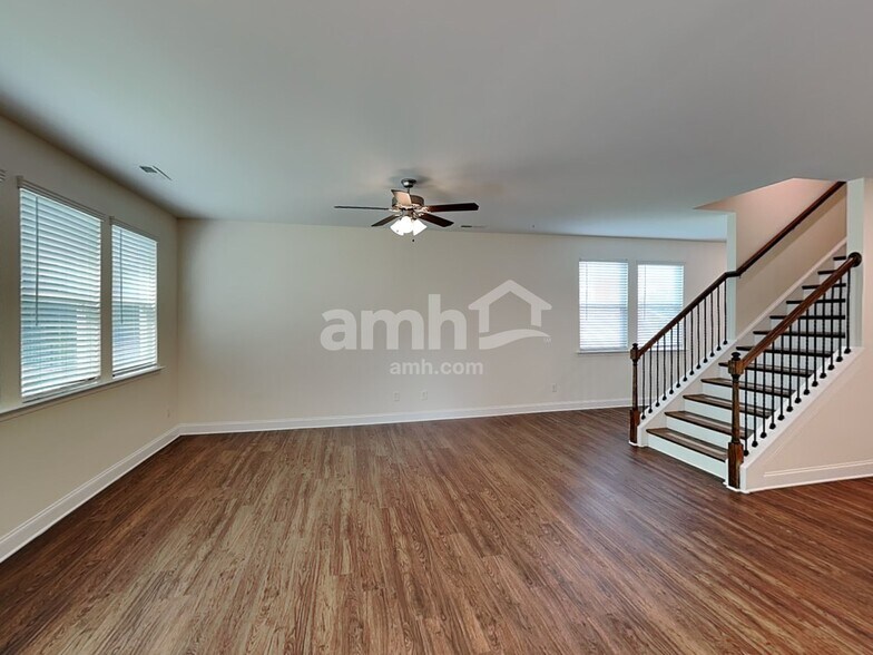 Building Photo - 6177 Rosemore Ln