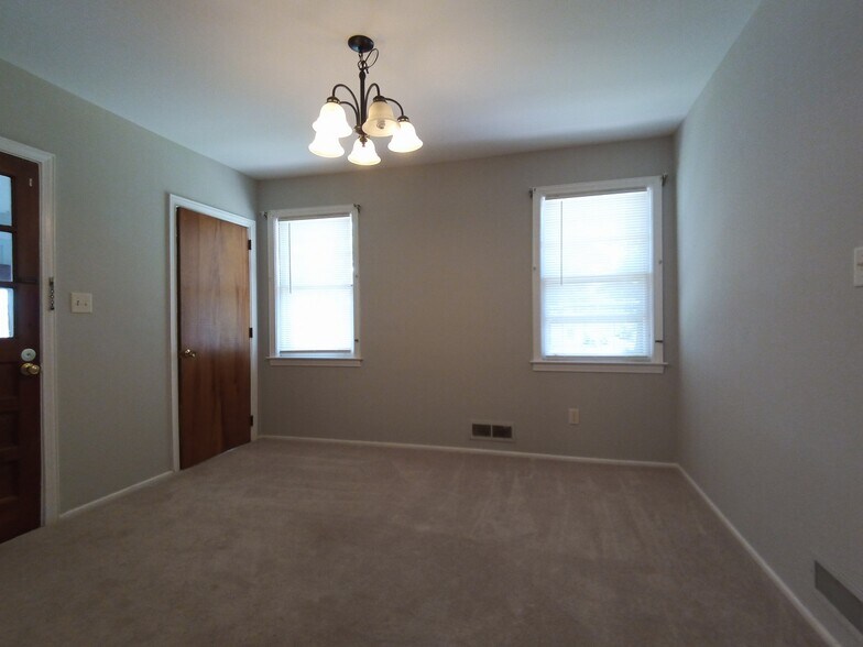 Building Photo - 109 Tanglewood Dr