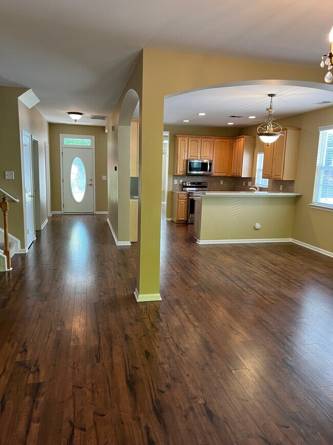 Building Photo - 14328 Laurel Tree Ln