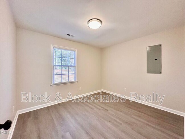 Building Photo - 420 Tippett Rd