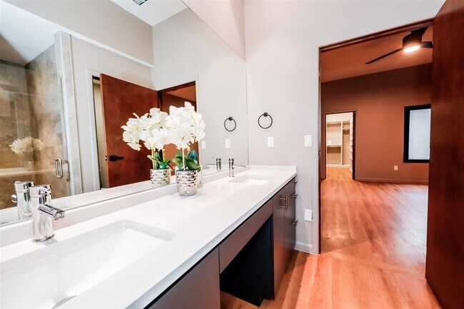 Building Photo - 7219 Rocio Dr