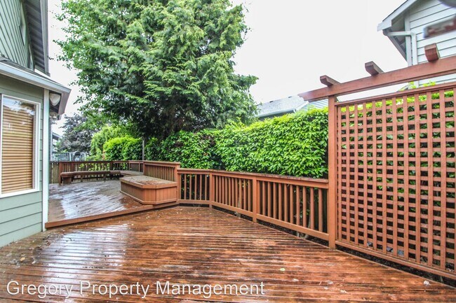 Building Photo - 4 br, 2.5 bath House - 18114 28th Drive SE