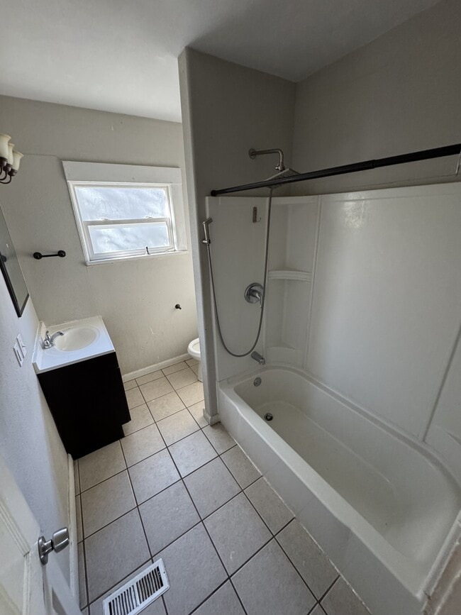 Building Photo - 716 7th Ave S