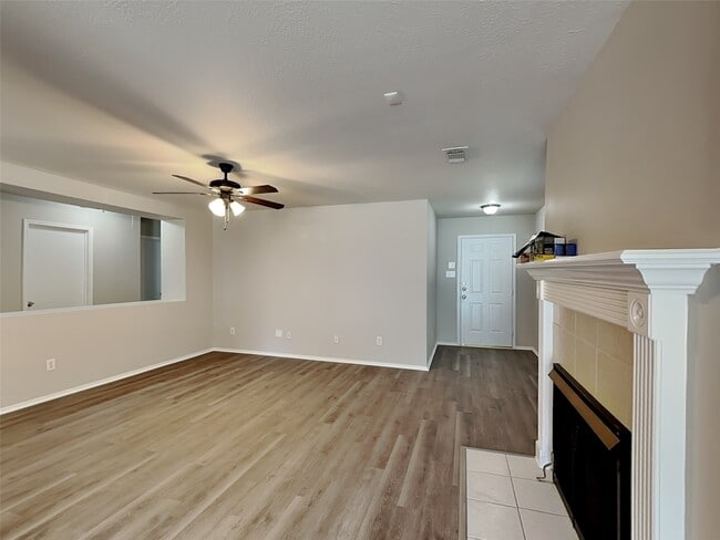Building Photo - 1207 Hannover Blvd