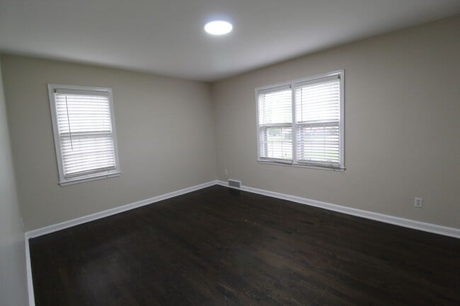 Building Photo - 1/2 Off Your August 2025 Rent On This 2 Be...