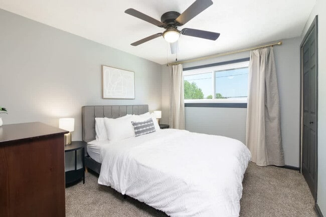 Building Photo - 8910 Cambridge Dr