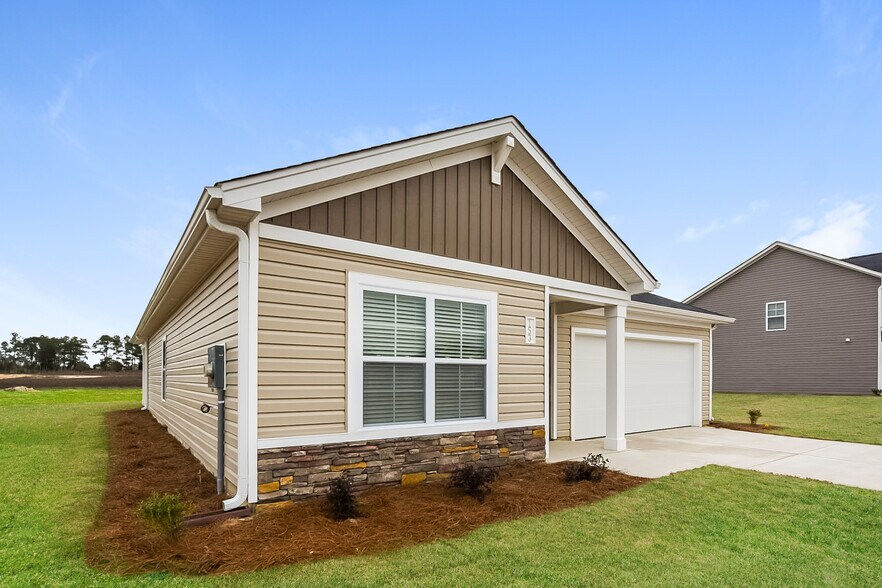 Building Photo - 153 King Buck Dr