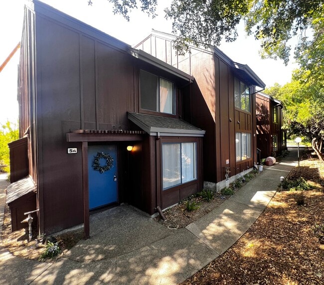 Building Photo - Novato Gem: Beautifully Updated 2-Bedroom ...