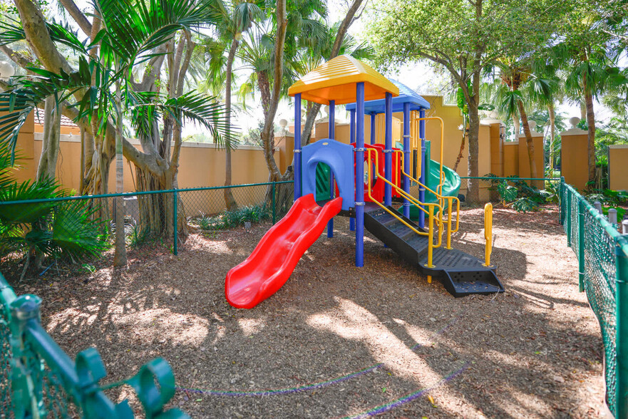 Building Photo - 19701 E Country Club Dr