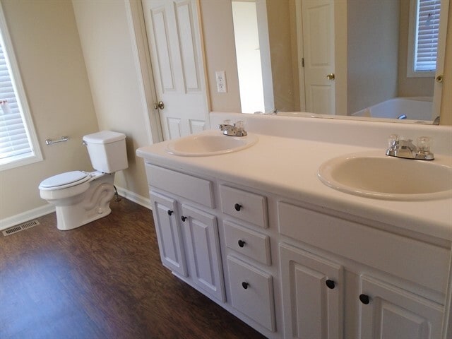 Building Photo - 276 Tanglewood Dr