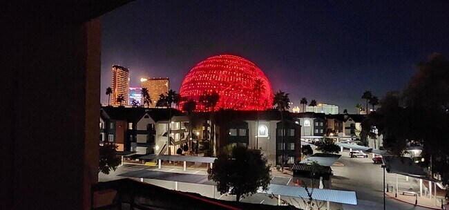 Building Photo - Fully furnished-full Sphere view