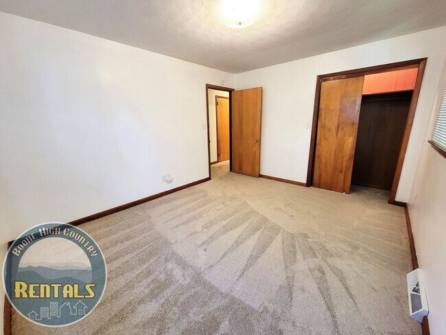 Building Photo - 3bd/2ba Ranch House Next to Watauga Medical Center