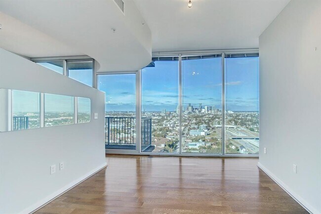 Building Photo - 5925 Almeda Rd