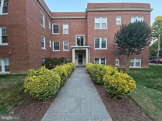 Primary Photo - 12 Commonwealth Ave