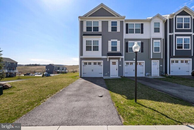 Building Photo - 783 Bassett Dr