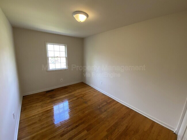 Building Photo - 706 Olde Greenwich Cir