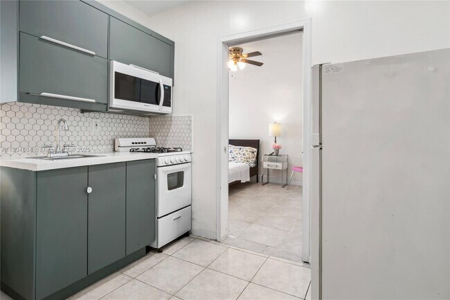 Building Photo - 335 Ocean Dr