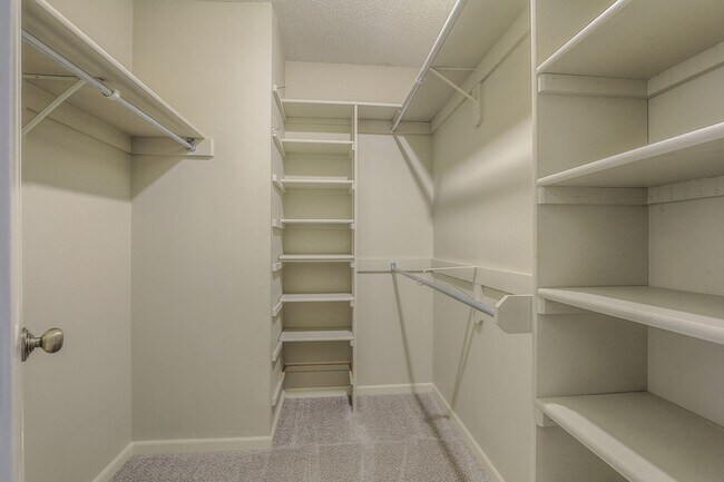 Building Photo - {11409} Updated Duplex in Fantastic Location + Two Car Garage + Main Level Master + Covered Deck