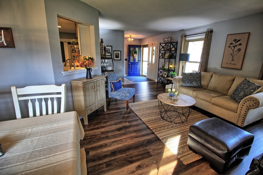 Building Photo - 12049 W Grange Ave