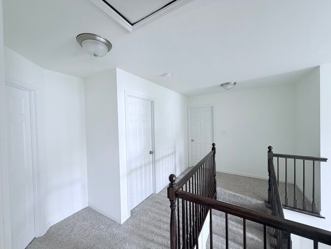 Building Photo - 483 Dusty Brook Dr