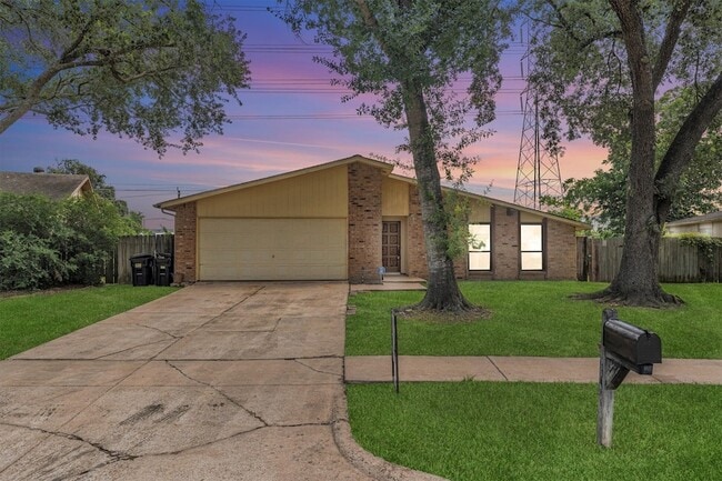 Building Photo - 18330 Navajo Trail Dr