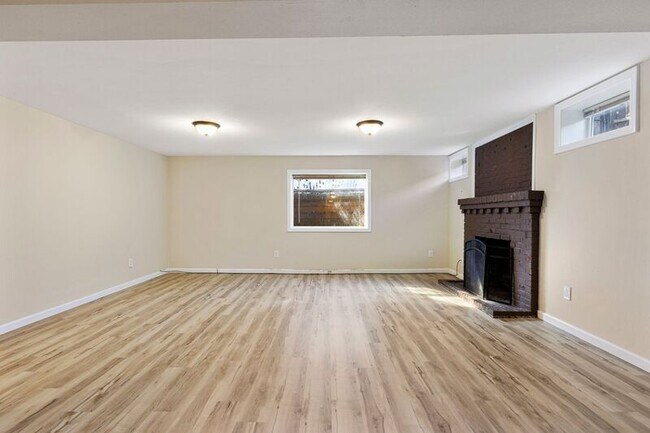 Building Photo - 4430 NE 78th Ave