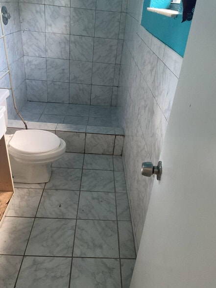 Building Photo - 2900 NW 10th Ct