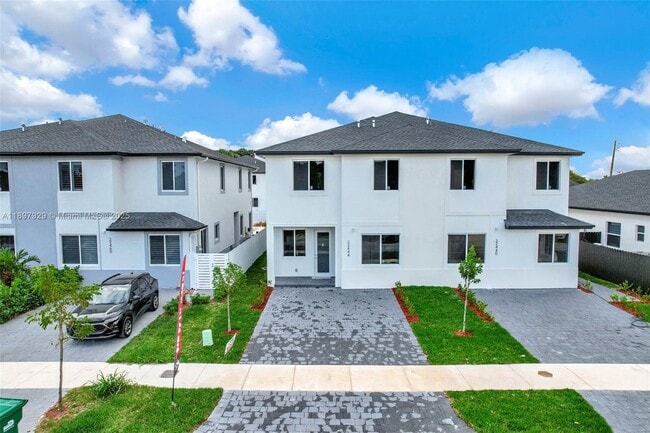 Building Photo - 22555 SW 125th Ave
