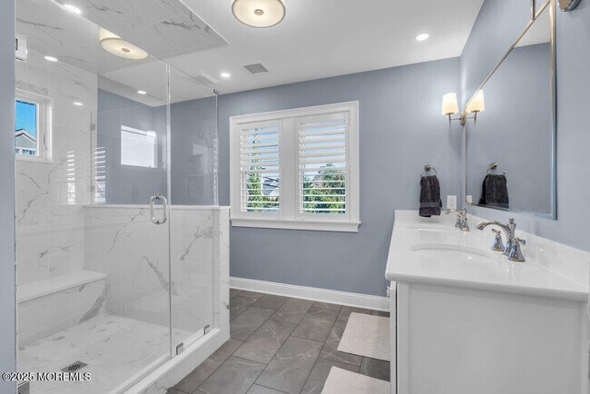 Building Photo - 102 4th Ave