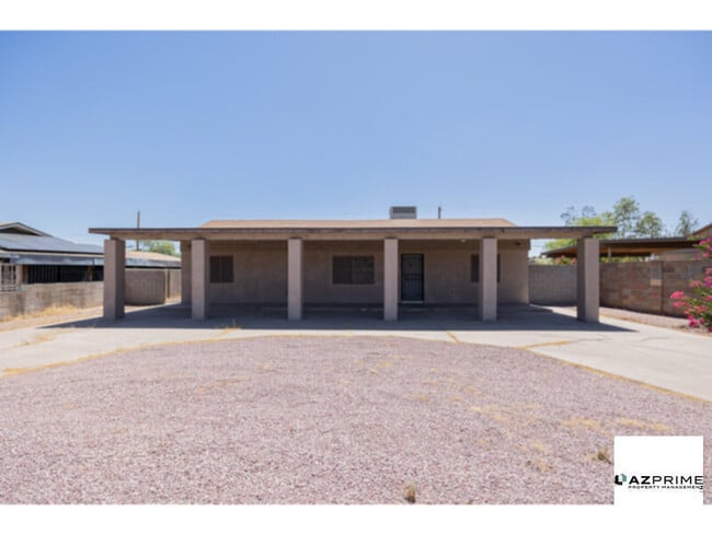 Building Photo - Experience comfort and space in this Custo...