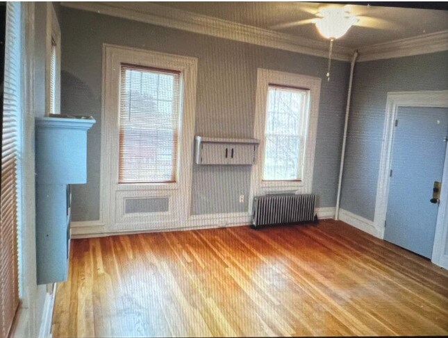 Building Photo - 389 Laurel Hill Ave