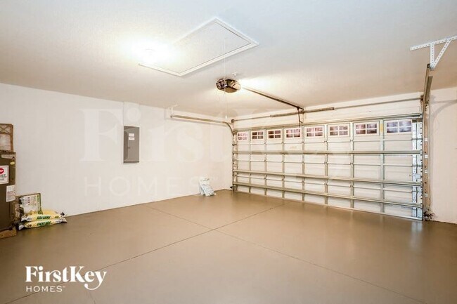 Building Photo - 4633 Fernway Dr