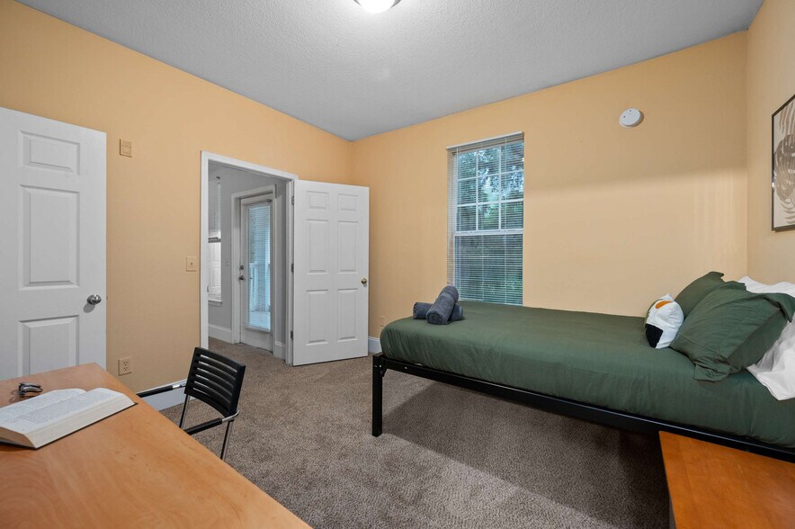 Building Photo - 5659 Graduate Cir